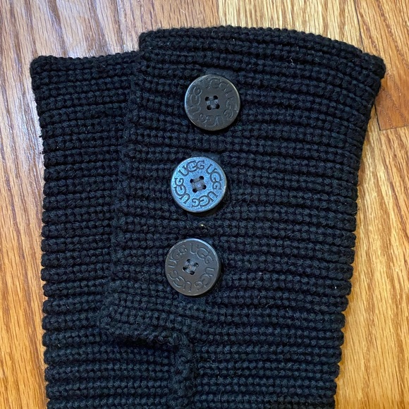 Ugg Women’s Classic Cardy Boots - Picture 2 of 3